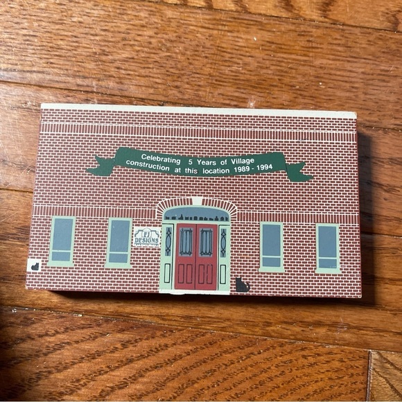 Cat's Meow Village - FJ Designs - Wooster OH Celebrating 5 Years Of Construction - Picture 1 of 7